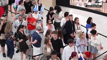 Russians flock to H&M for final sales before firm pulls out