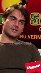 Arbaaz Khan sings during interview on the sets of Maa Tujhe Salaam (2002)