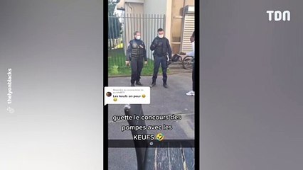 Il se met à faire des pompes devant la police