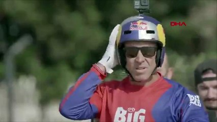 Bir ilk! İstanbul Boğazı'nı deniz üzerinden motorsikletle geçti