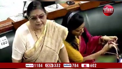 Video: हैंडबैग छुपाते क्यों हो रही ट्रोल टीएमसी सांसद महुआ मोइत्रा ?