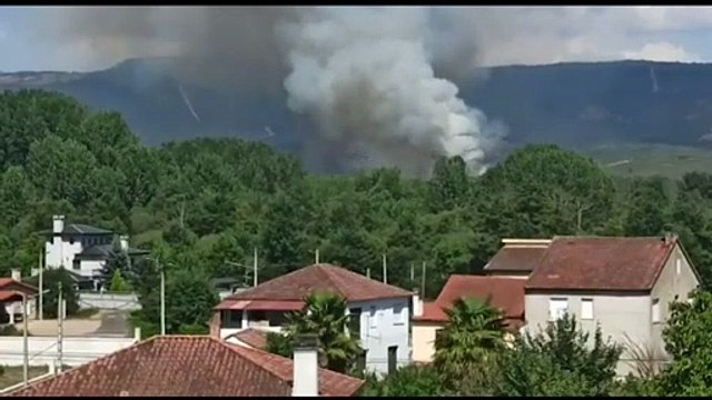 Suben a 600 las hectáreas quemadas en Verín aunque la evolución es favorable
