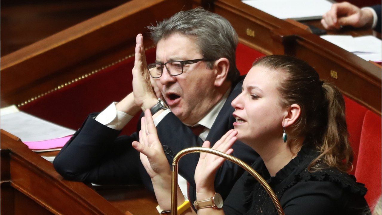 GALA VIDÉO - Mathilde Panot héritière de Jean-Luc Mélenchon : ces objets symboliques qu’il lui a laissés à l’Assemblée