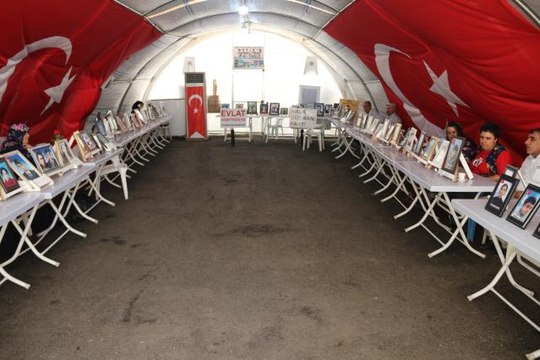 Diyarbakır haberleri... Diyarbakır anneleri evlatlarını istiyor