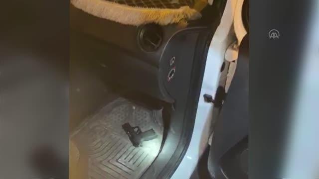 İki araçta 6 ruhsatsız tabanca ve uyuşturucu ele geçirildi