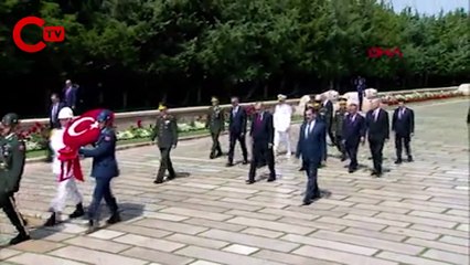 Erdoğan ve YAŞ üyelerinden Anıtkabir ziyareti