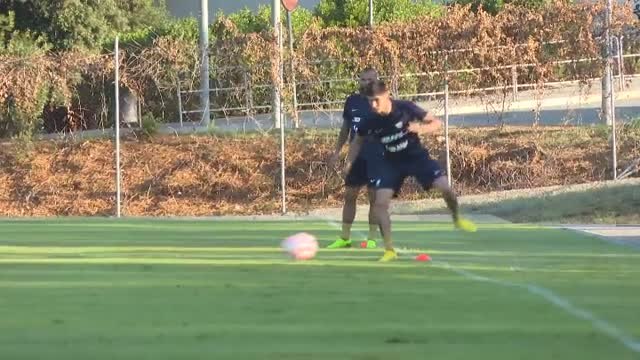 El Pumas mexicano de Dani Alves ya entrena en Barcelona