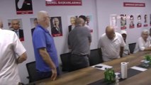 Emekli Tuğgeneral Yurdakul CHP'ye Üye Oldu, Parti Rozetini Orhan Sarıbal Taktı