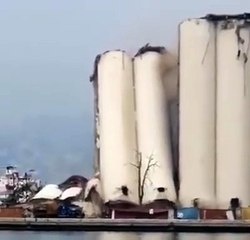 انهيار جزء من الاهراءات