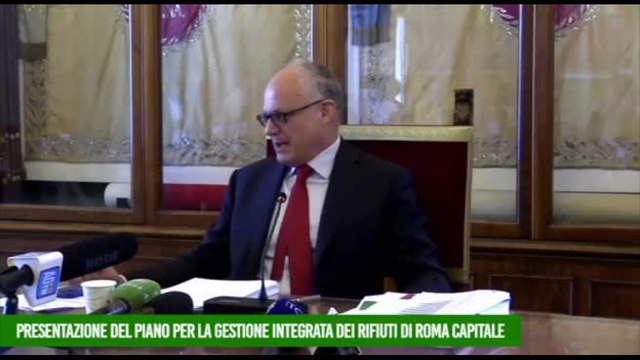 Il piano rifiuti di Gualtieri a Roma: nel 2030 65% differenziata