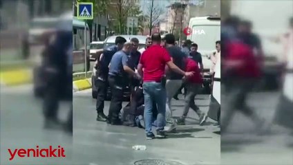 Kaza sonrası kavga! Tekme, yumruk ve bıçaklar havada uçuştu