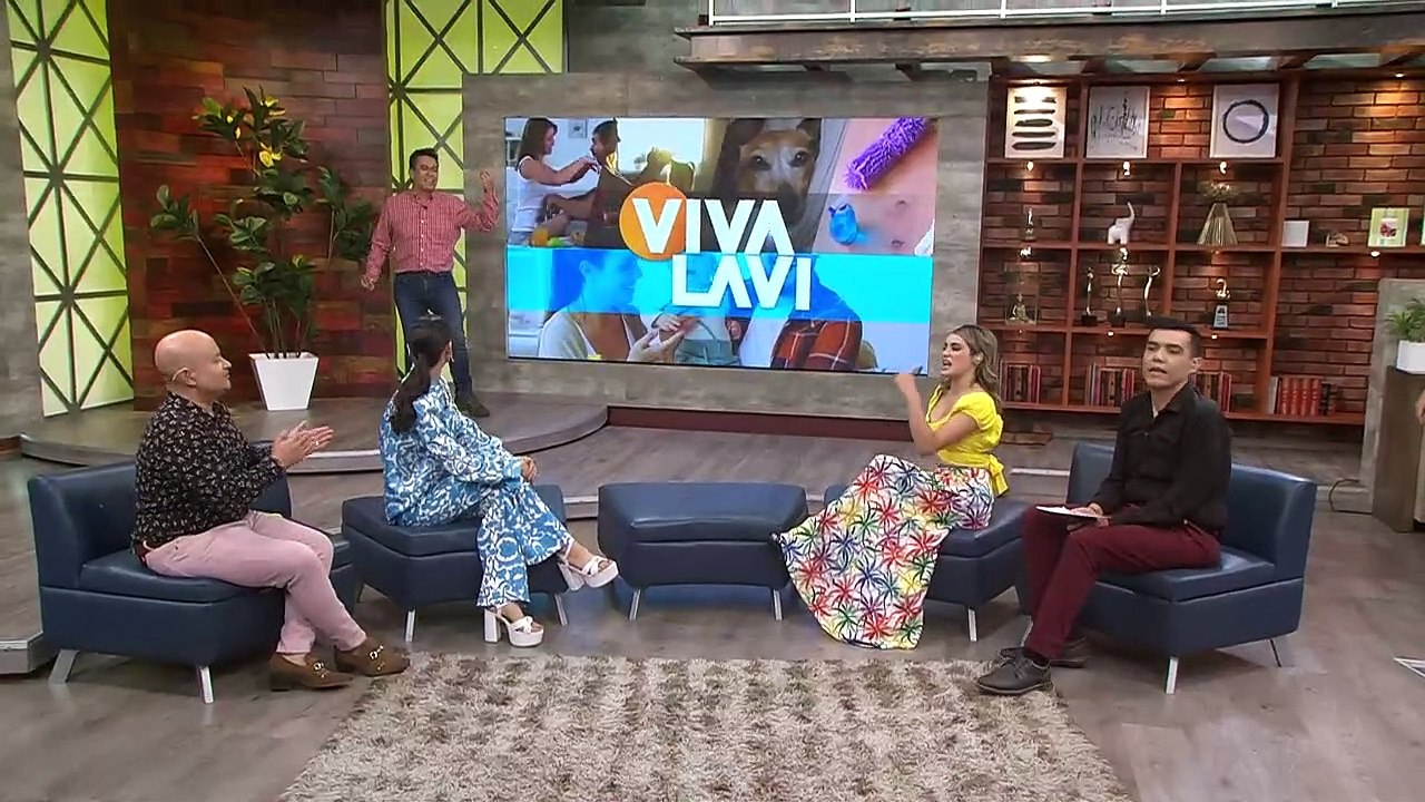 "Rey Grupero" hace broma a Alfredo Adame con mantas de "clases de karate"