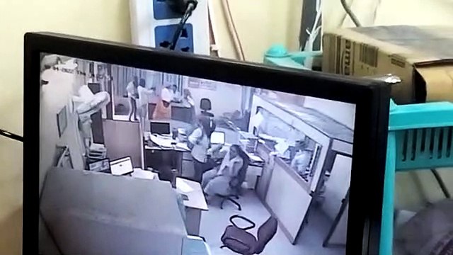 अलवर के बड़ौदा राजस्थान क्षेत्रीय ग्रामीण बैंक में दिनदहाड़े हथियारबंद लुटेरों ने ऐसे लूट की वारदात को दिया अंजाम,देखे सीसीटीवी फुटेज