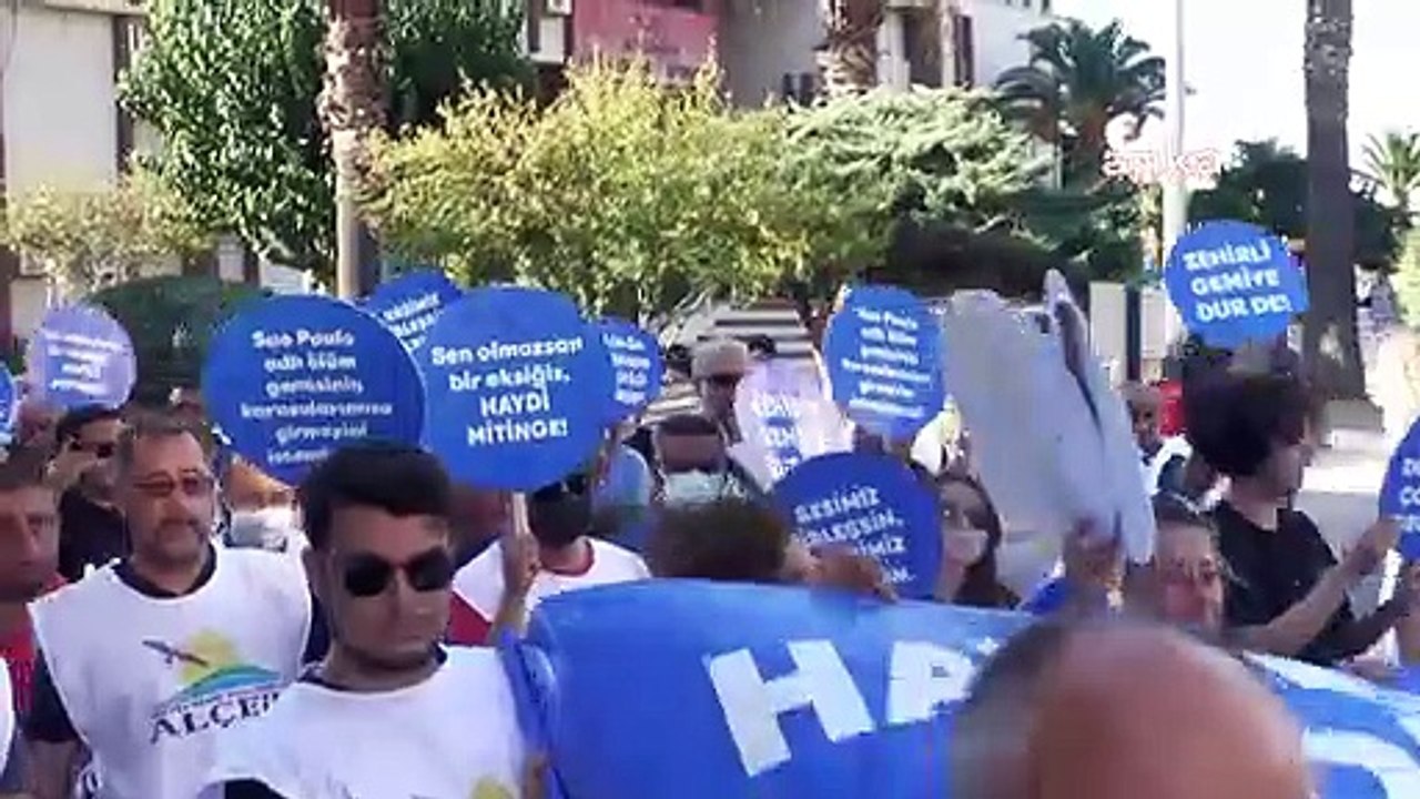 Aliağa'da asbestli gemiye karşı miting yapıldı: "Verilen izinler iptal edilsin"