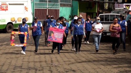 Autoridades presentan a mujeres de comarca capitalina cartilla para la prevención del feminicidio
