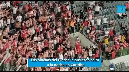 Los hinchas del Pincha le pusieron color a la noche en Curitiba