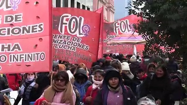 Argentina: insatisfacción de mercados y movimientos populares tras anuncios económicos