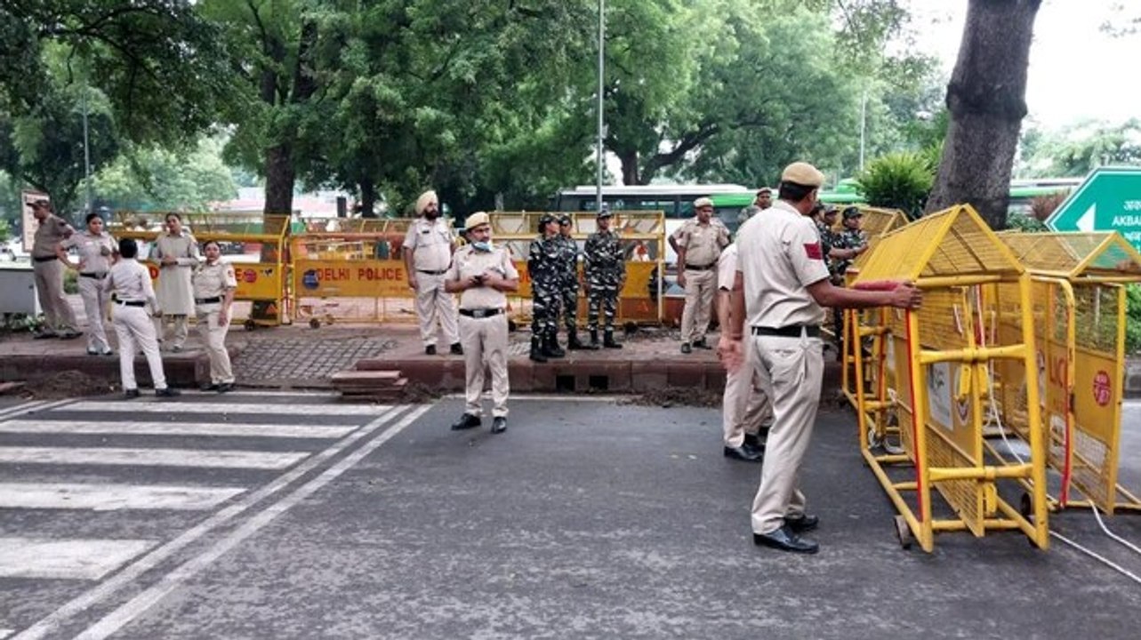 Delhi Police warns of strict action, imposes Section 144 ahead of Congress protest