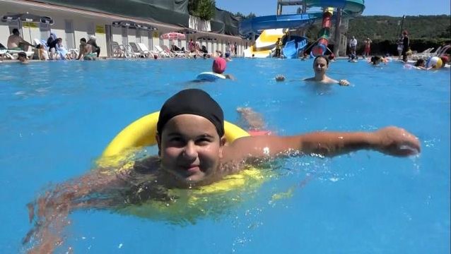 Kütahya haberi... Kütahya'da gençler ve çocuklar, havuzlarda serinliyor