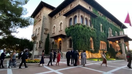 La Reina Letizia recibe deslumbrante a las autoridades baleares