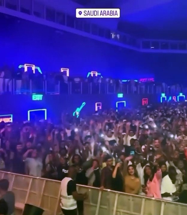 Wizkid shut down Saudi last night, becomes the first African Artiste to headline the world's biggest gaming event, Gamers 8 Esports in Riyadh, Saudi Arabia.