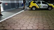Homem com mandado em aberto por furto é preso pela Polícia Militar na Rua Paraná