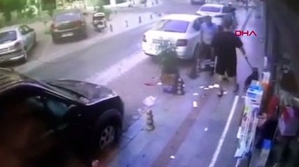 'Köpeğime toz geliyor' deyip temizlik görevlisine saldırdı