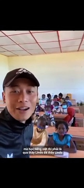 Clip: Quang Linh tự tin nhận dạy yêu đương ở châu Phi, học trò Lôi Con đến nắm tay cũng không dám