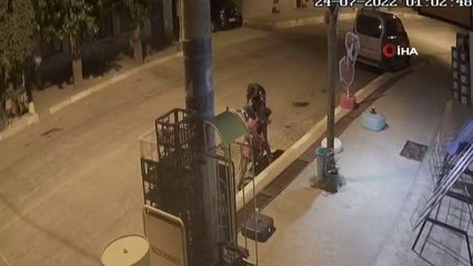 Yolda karşılaşan husumetliler kavgaya tutuştu: Sopalar, bıçaklar konuştu