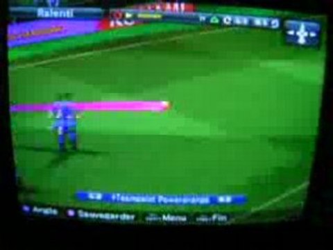 beau but pes contrôle poitrine enchainée avec une reprise