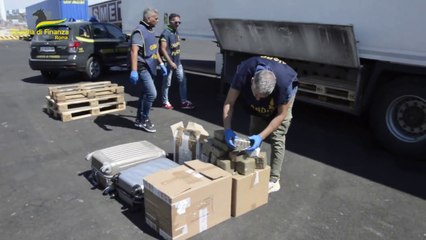 Civitavecchia, intercettato maxi carico di hashish, arrestato corriere