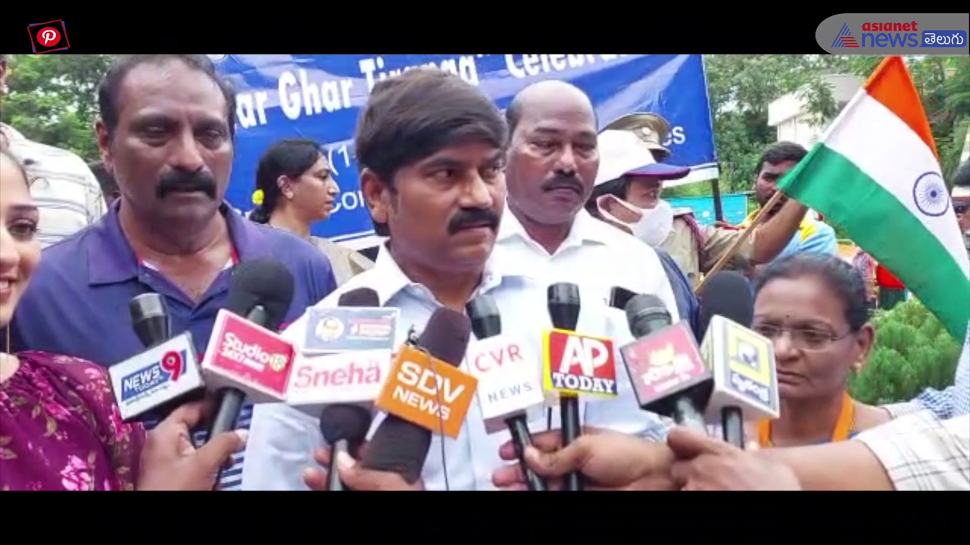 ఏయూలో 300అడుగుల భారీ జెండా ప్రదర్శన... సందడిచేసిన మిస్ సౌత్ ఇండియా