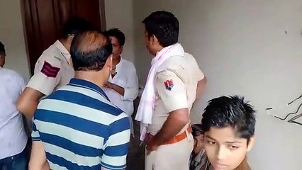 कॉलोनी में हो रही थी चोरियां, लोगों ने चौकसी कर एक को पकड़ा