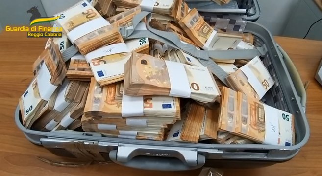 Reggio Calabria - Sequestrati beni per 3,5 milioni a imprenditore del settore carburanti (05.08.22)