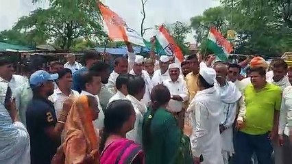 महंगाई के विरोध में कांग्रेस का प्रदर्शन, दी गिरफ्तारियां
