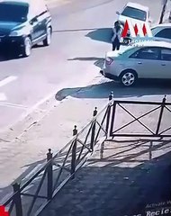 Une femme courageuse récupère son téléphone volé par un délinquant (Afrique du Sud)