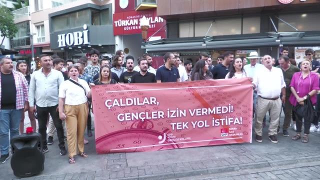 İzmir haberi! İzmir'de CHP'li Gençlerden KPSS Protestosu: Gençlerin Umutlarını, Hayallerini ve Geleceğini Çalanlar Yargı Önünde Hesap Verecek