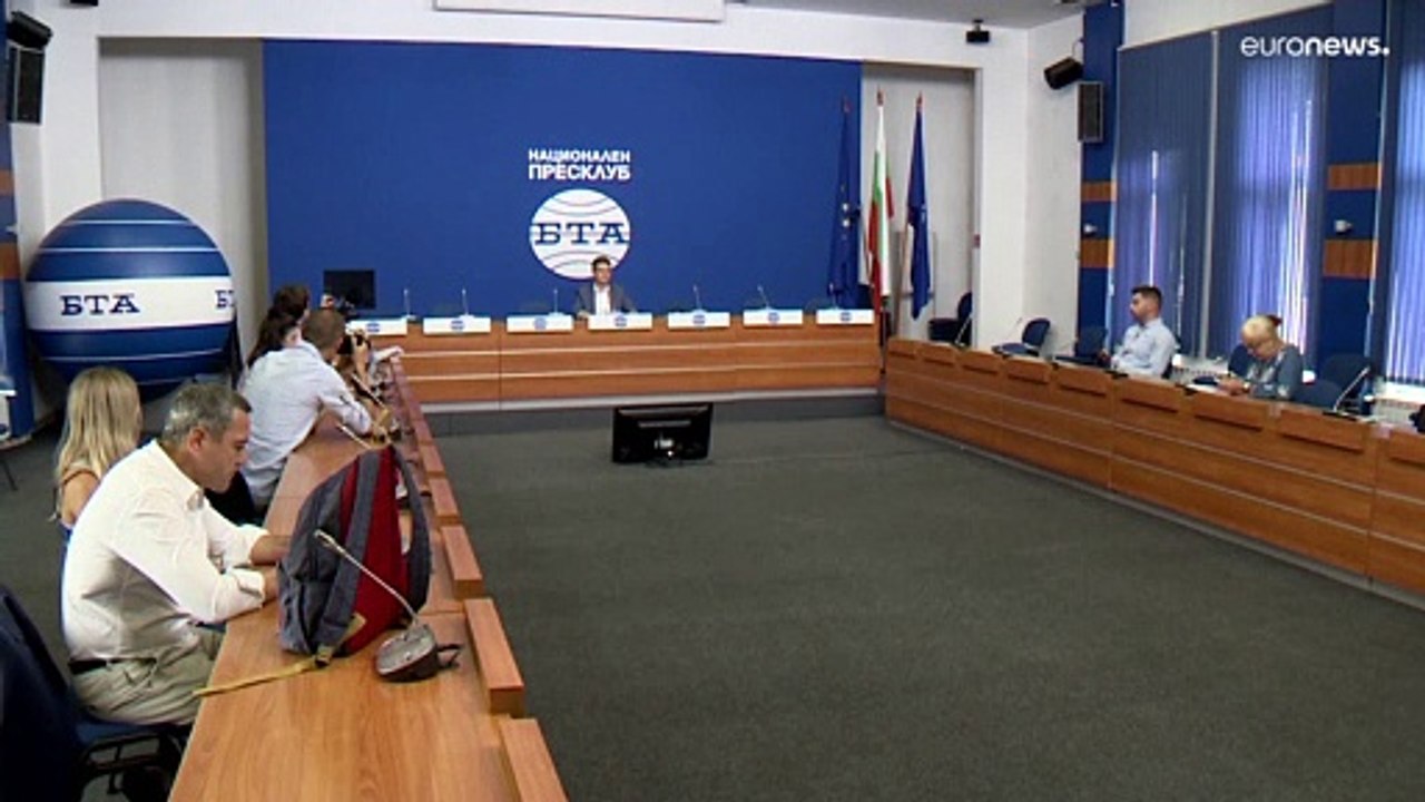 Кабинет Петкова обвинили в тайных поставках ору...