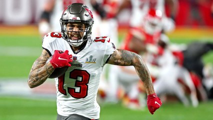 WR Mike Evans Leaves Buccaneers Practice With Injury