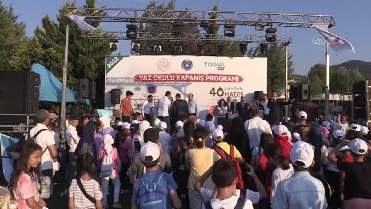 AK Parti Genel Başkan Yardımcısı İleri, TÜGVA yaz okulu kapanış törenine katıldı
