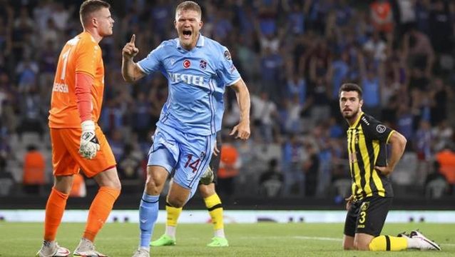 Son şampiyon fırtına gibi başladı! Süper Lig'in açılış maçında Trabzonspor, İstanbulspor'u 2-0 yendi