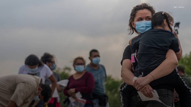 Immigration Standoff Accelerates As Texas Governor Sends Migrants to New York City