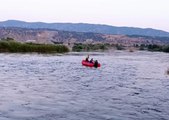 BALIK TUTMAK İÇİN GİTTİKLERİ NEHİRDE MAHSUR KALAN 3 KİŞİ KURTARILDI