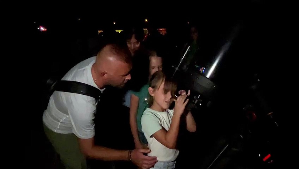 Ils profitent de la Nuit des Etoiles au phare de La Couronne à Martigues