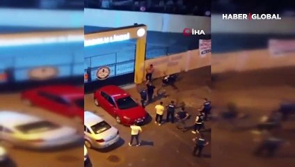 İstanbul Esenyurt'ta dehşet anları! Eline aldığı döner bıçağıyla kendine zarar verdi, vatandaşları kovaladı