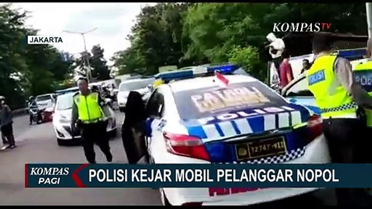 Berupaya Kabur, Pengendara Mobil yang Tabrak Mobil Polisi Ditangkap!
