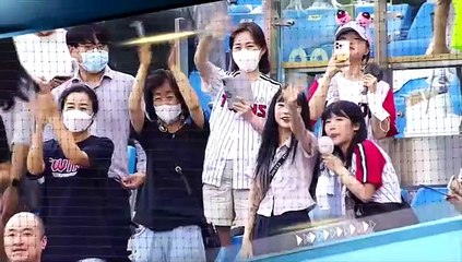 [스포츠영상] 역대 최고의 비주얼 시구?…정우성·이정재의 등장