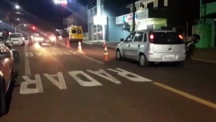 Veículo rebaixado é apreendido em operação de trânsito no Bairro Floresta