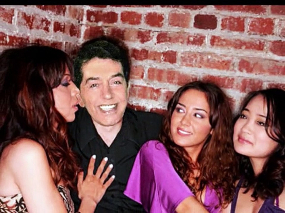 Single Guy ==Vince Castro