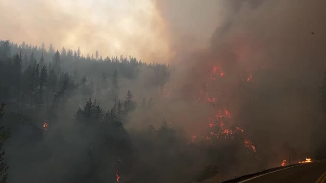 Los bomberos siguen luchando contra los incendios forestales en el estado de Washington